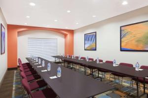 days inn and suites by wyndham marquez