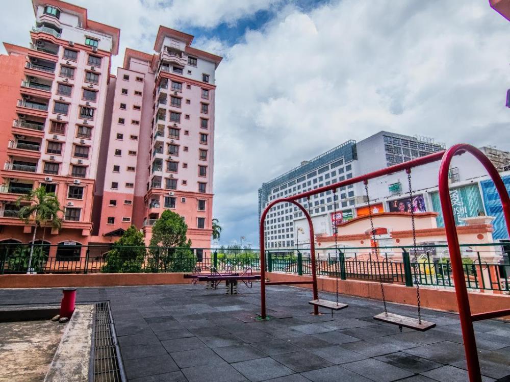 marina travellers suite marina court resort condo