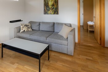 south central country apartment