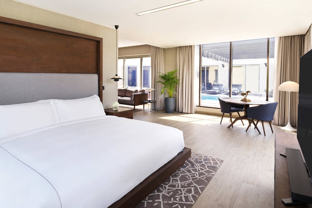 the ritz carlton abu dhabi grand canal
