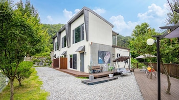 gapyeong gamseong216 poolvilla pension
