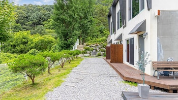 gapyeong gamseong216 poolvilla pension