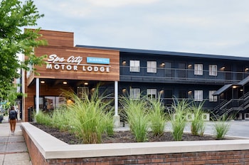 Bluebird Spa City Motor Lodge,,2.5 star