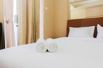 Minimalist Studio Room Great Western Apartment,,0 star