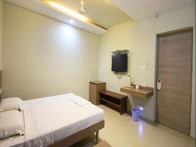 hotel raj classic inn