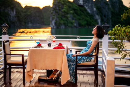 swan cruises halong