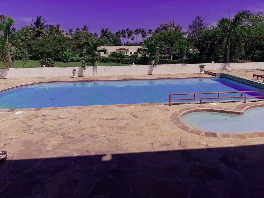 Mzima Beach,,5 star