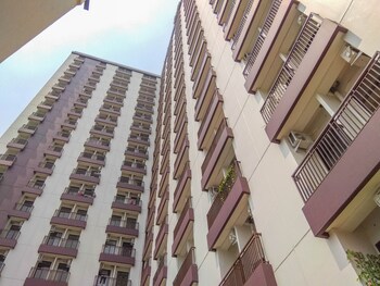 minimalist and posh studio dave apartment