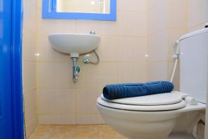 minimalist and posh studio dave apartment