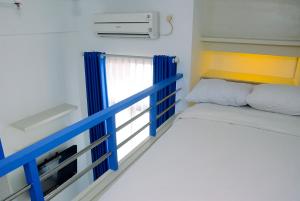 minimalist and posh studio dave apartment