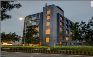 Pinnacle Grand Hotel & Banquets,Bodakdev>>Ahmedabad,3 star