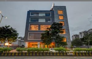 Pinnacle Grand Hotel & Banquets,Bodakdev>>Ahmedabad,3 star
