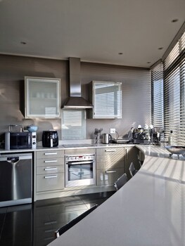 manhattan towers by smart city stays