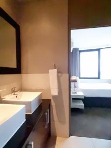 manhattan towers by smart city stays