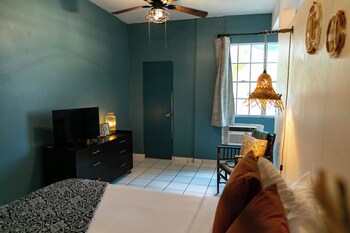 numero uno beach apartments