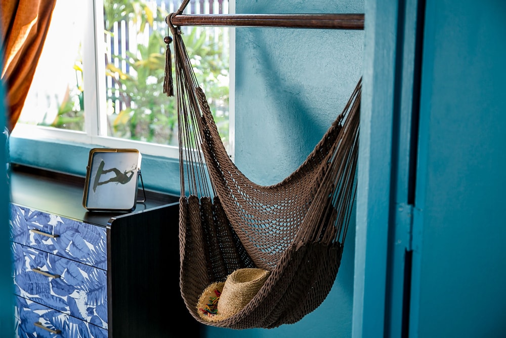 numero uno beach apartments