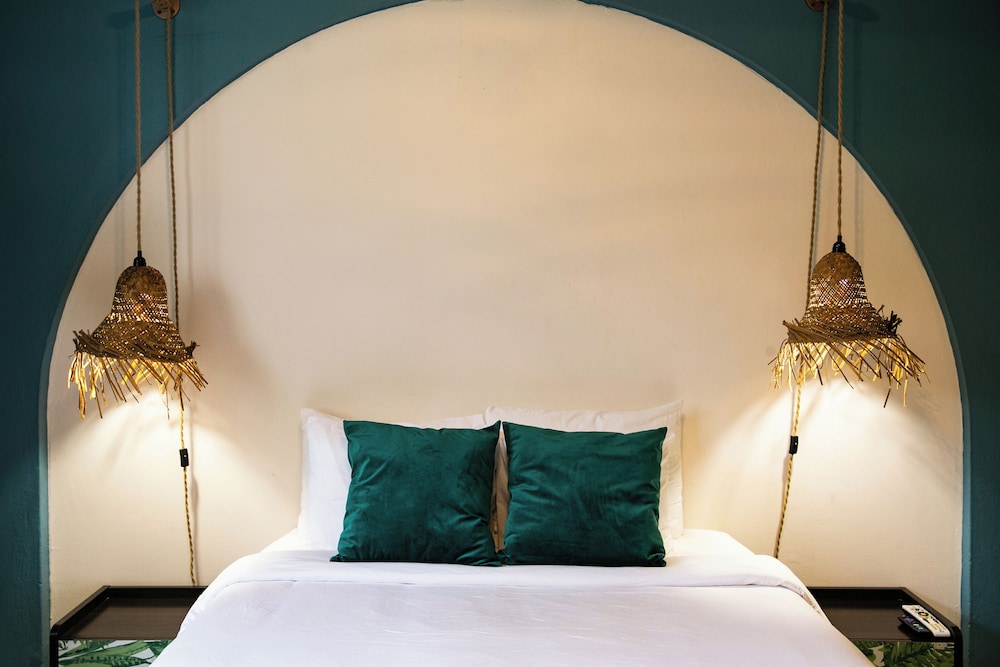 numero uno beach apartments