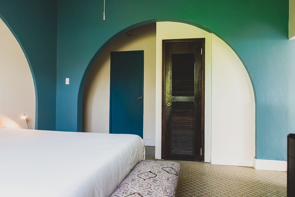 numero uno beach apartments