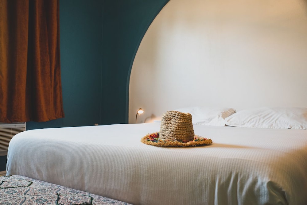 numero uno beach apartments