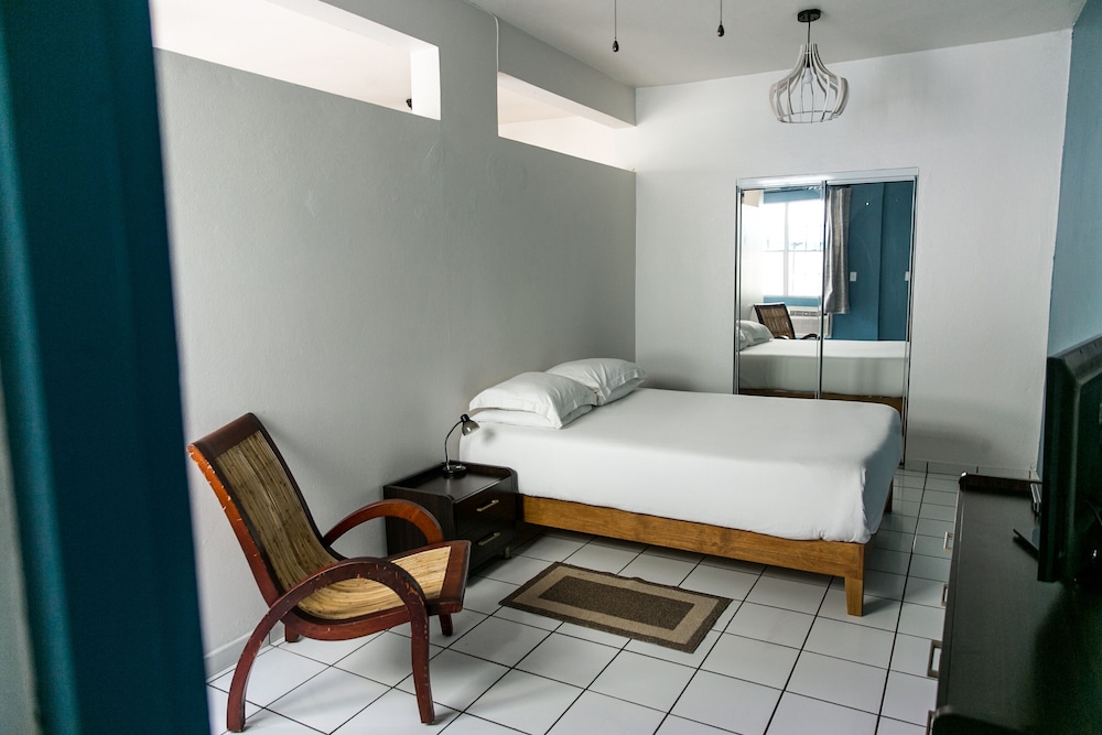 numero uno beach apartments