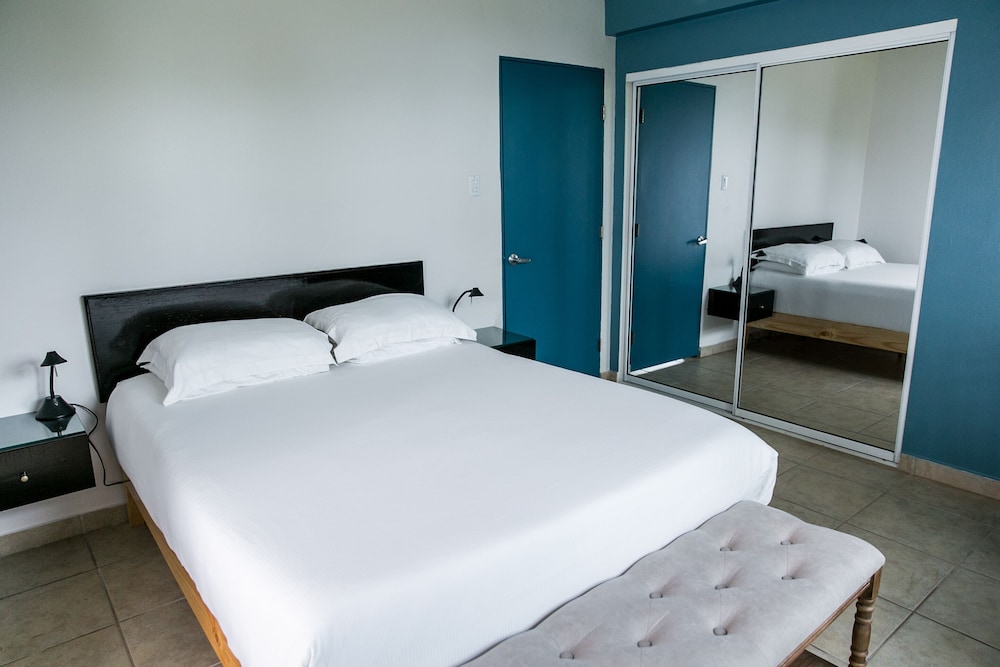 numero uno beach apartments