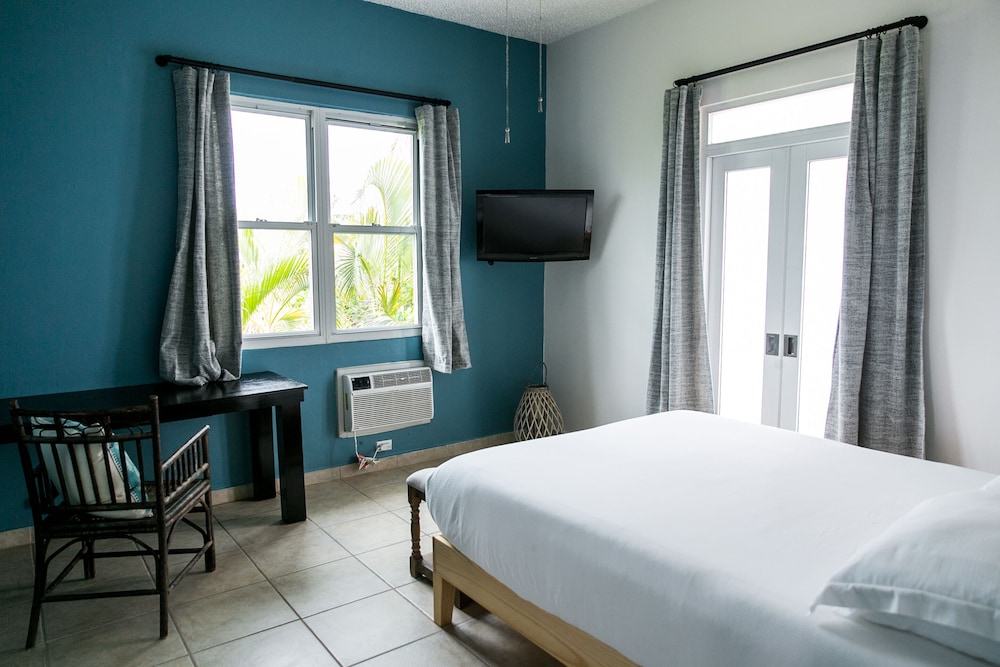 numero uno beach apartments