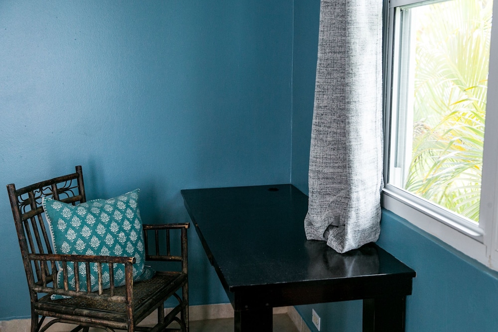 numero uno beach apartments