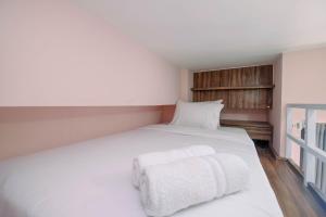 minimalist and comfy studio dave apartment by travelio