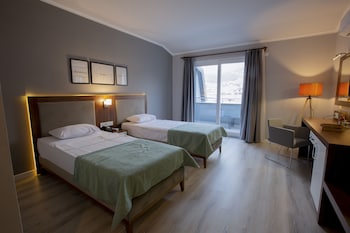 hma hotel and suites