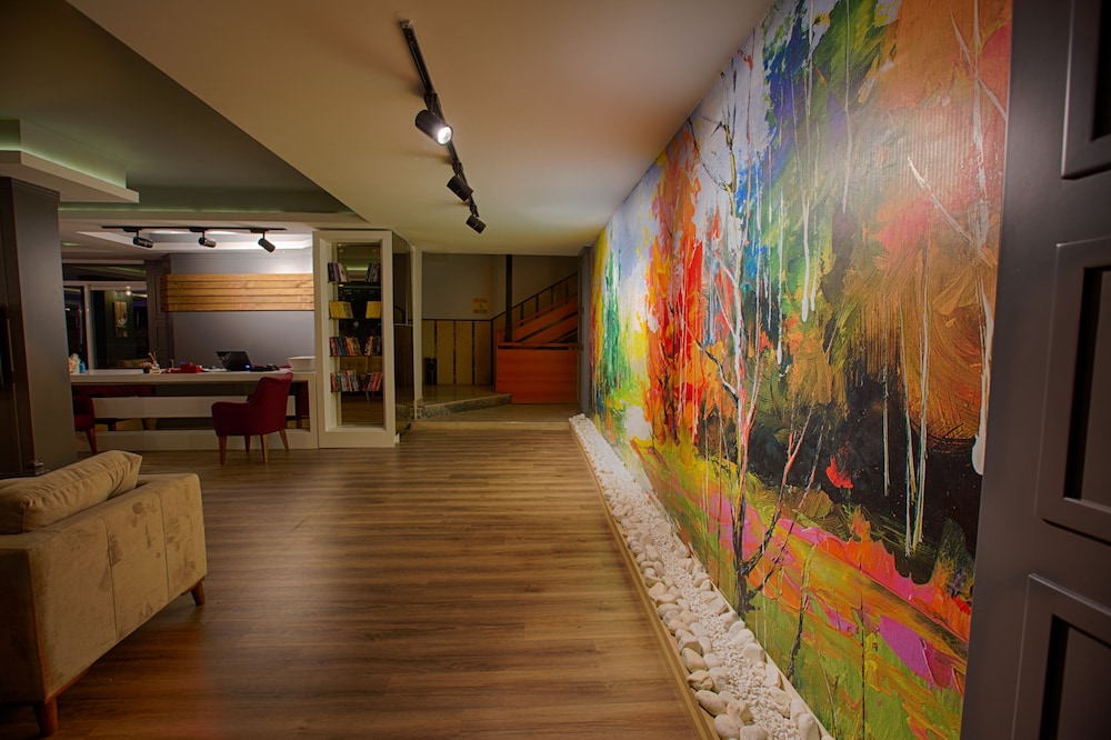 hma hotel and suites