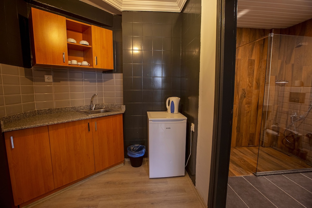 hma hotel and suites