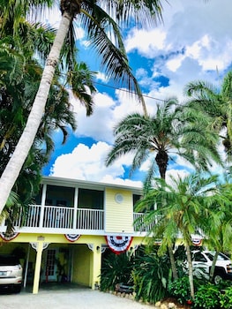 Siesta Palms By The Beach,1017 Point Of Rocks Rd,3.5 star