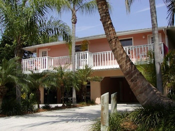siesta palms by the beach