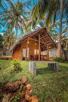 Sea View Clay House Dikwella,,2.5 star