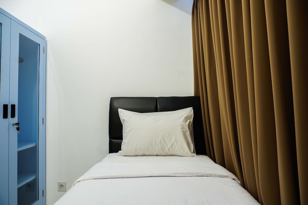 minimalist and warm 2br m town apartment