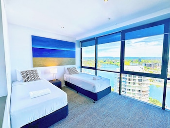 circle on cavill surfers paradise apartments holiday paradise