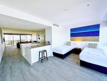 circle on cavill surfers paradise apartments holiday paradise