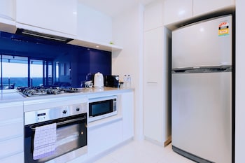 circle on cavill surfers paradise apartments holiday paradise