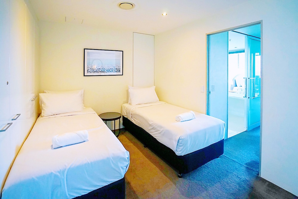 circle on cavill surfers paradise apartments holiday paradise