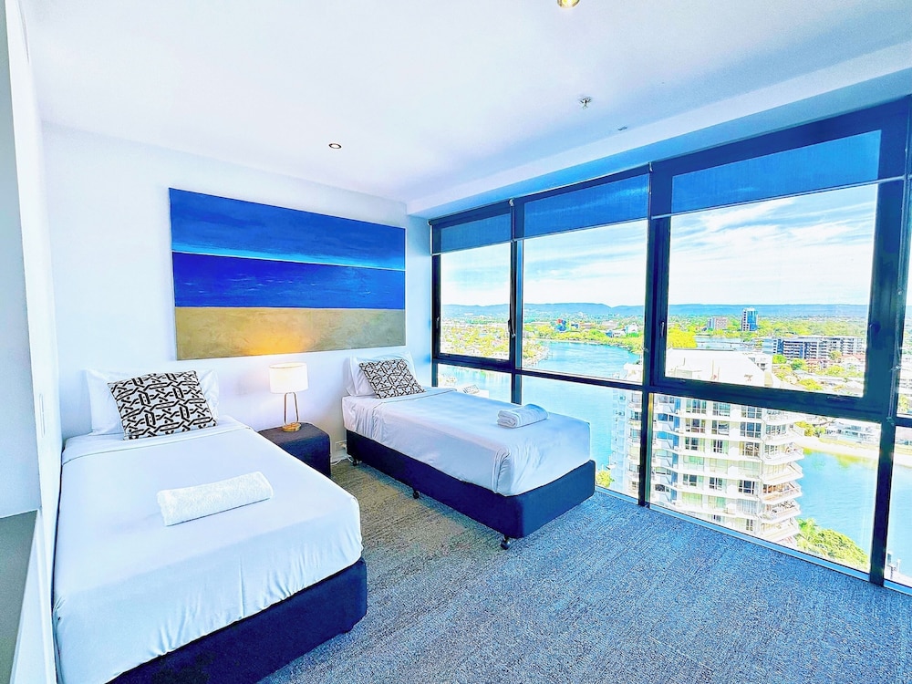 circle on cavill surfers paradise apartments holiday paradise