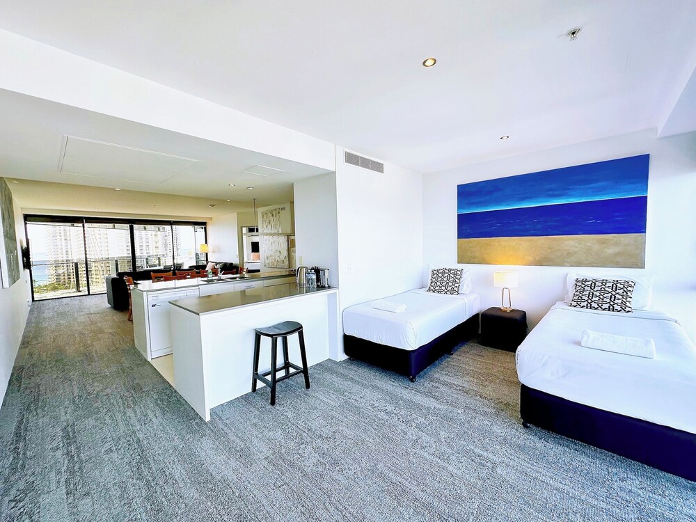 circle on cavill surfers paradise apartments holiday paradise