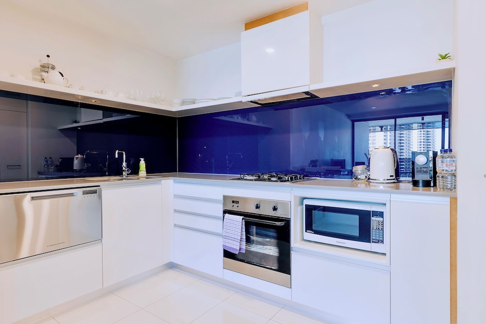 circle on cavill surfers paradise apartments holiday paradise