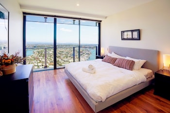 circle on cavill surfers paradise apartments holiday paradise