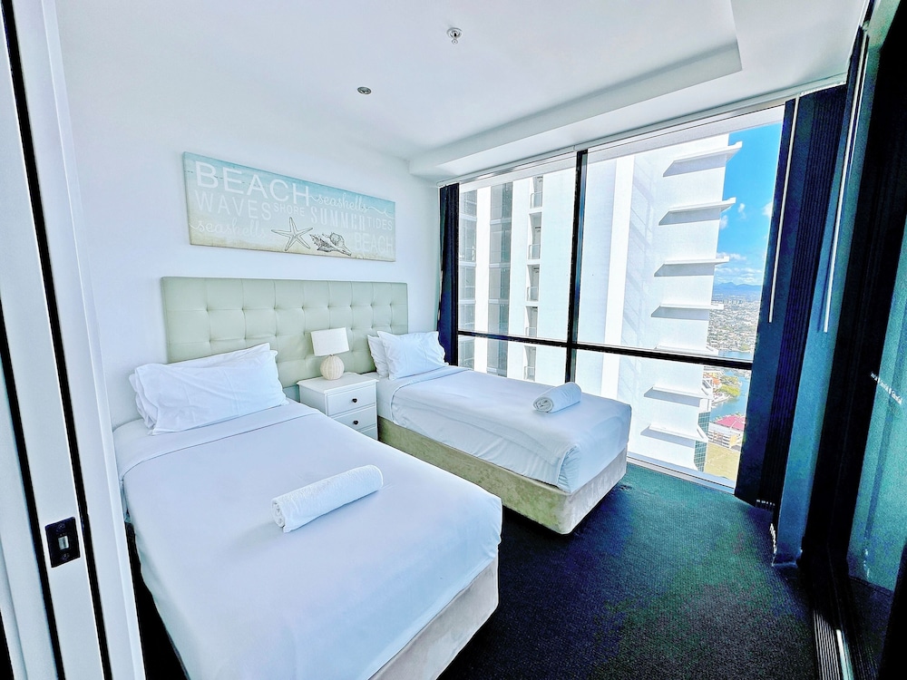 circle on cavill surfers paradise apartments holiday paradise