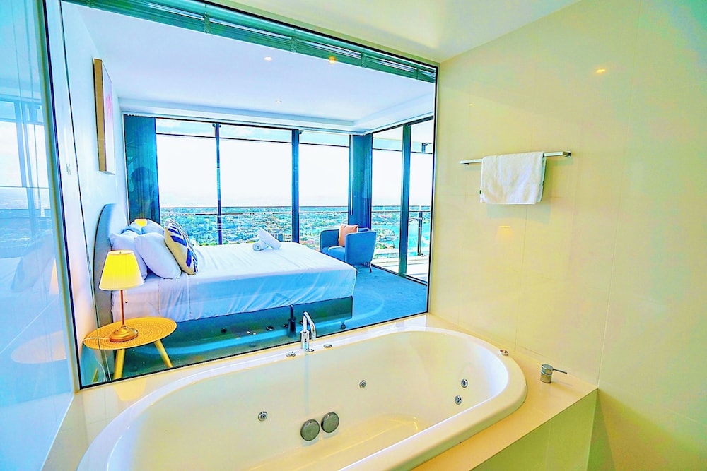 circle on cavill surfers paradise apartments holiday paradise