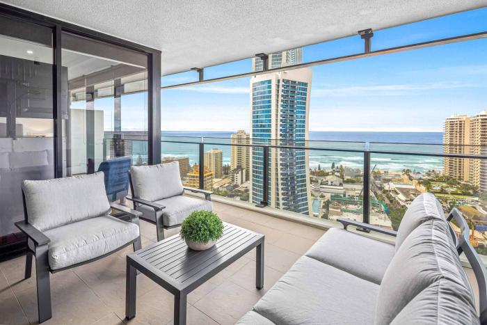 circle on cavill surfers paradise apartments holiday paradise