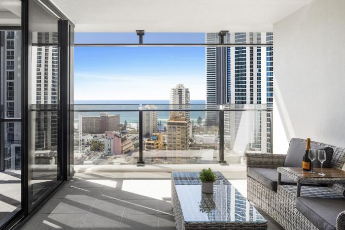 circle on cavill surfers paradise apartments holiday paradise