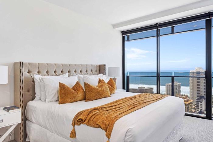 circle on cavill surfers paradise apartments holiday paradise