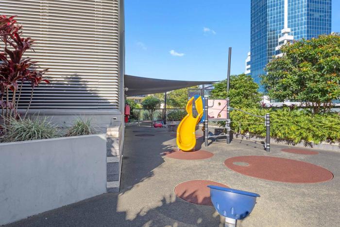 circle on cavill surfers paradise apartments holiday paradise