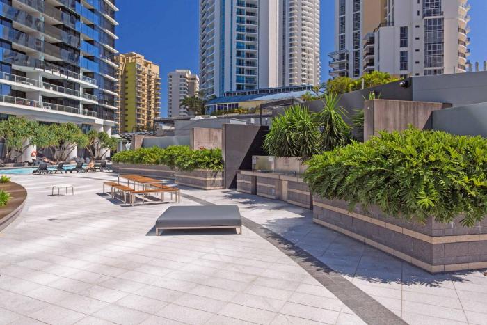 circle on cavill surfers paradise apartments holiday paradise